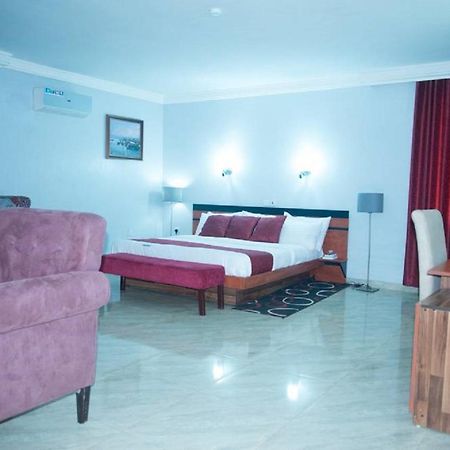 Dannic Hotels Enugu Exteriör bild