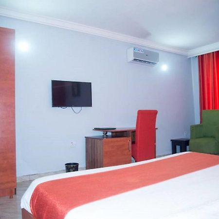 Dannic Hotels Enugu Exteriör bild
