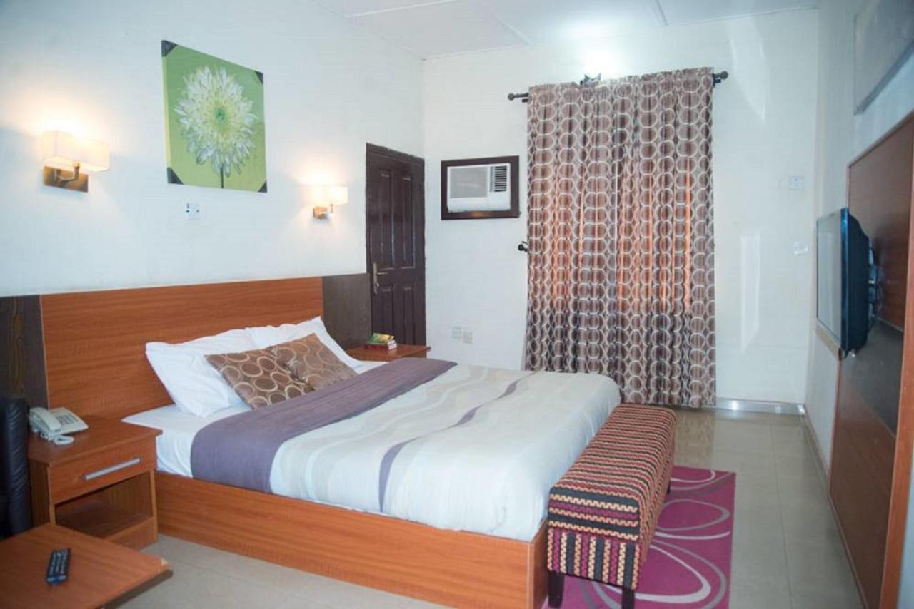 Dannic Hotels Enugu Exteriör bild